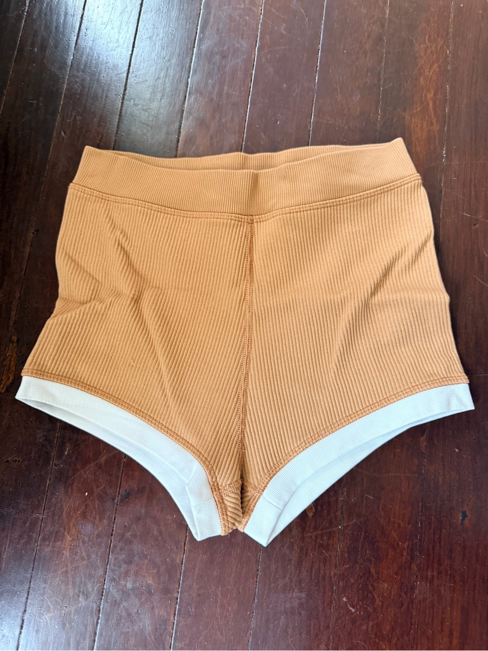 Ribbed High-Waist Women’s Shorts in Tan with White Trim